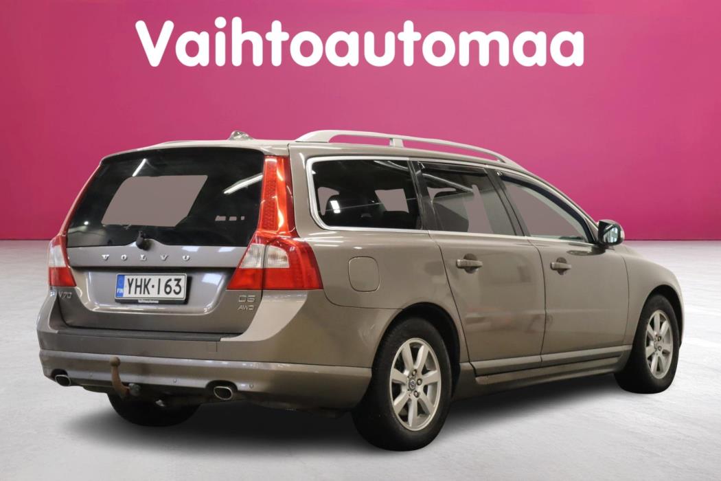 VOLVO V70 2011