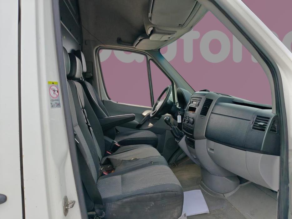VOLKSWAGEN Crafter 2012