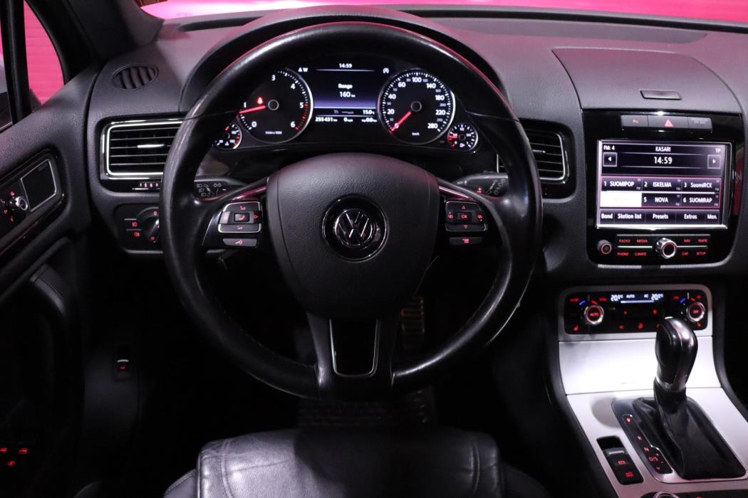 VOLKSWAGEN Touareg 2013