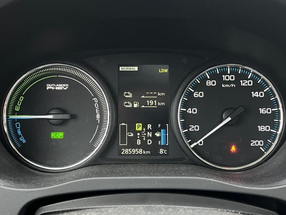 MITSUBISHI Outlander PHEV 2013