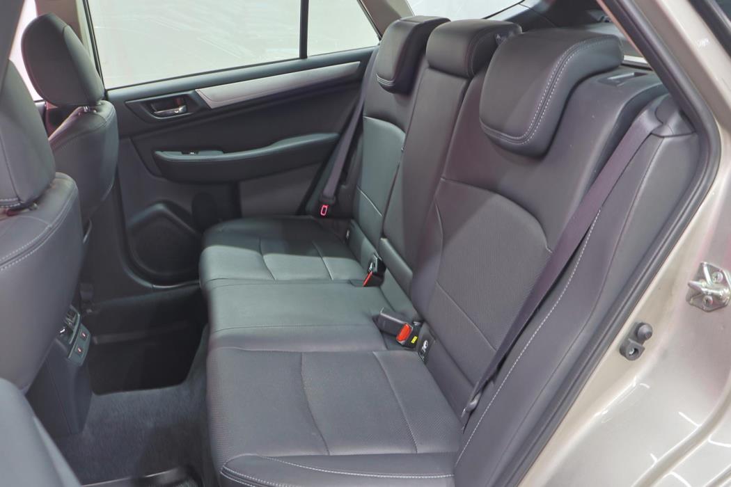 SUBARU Outback 2015
