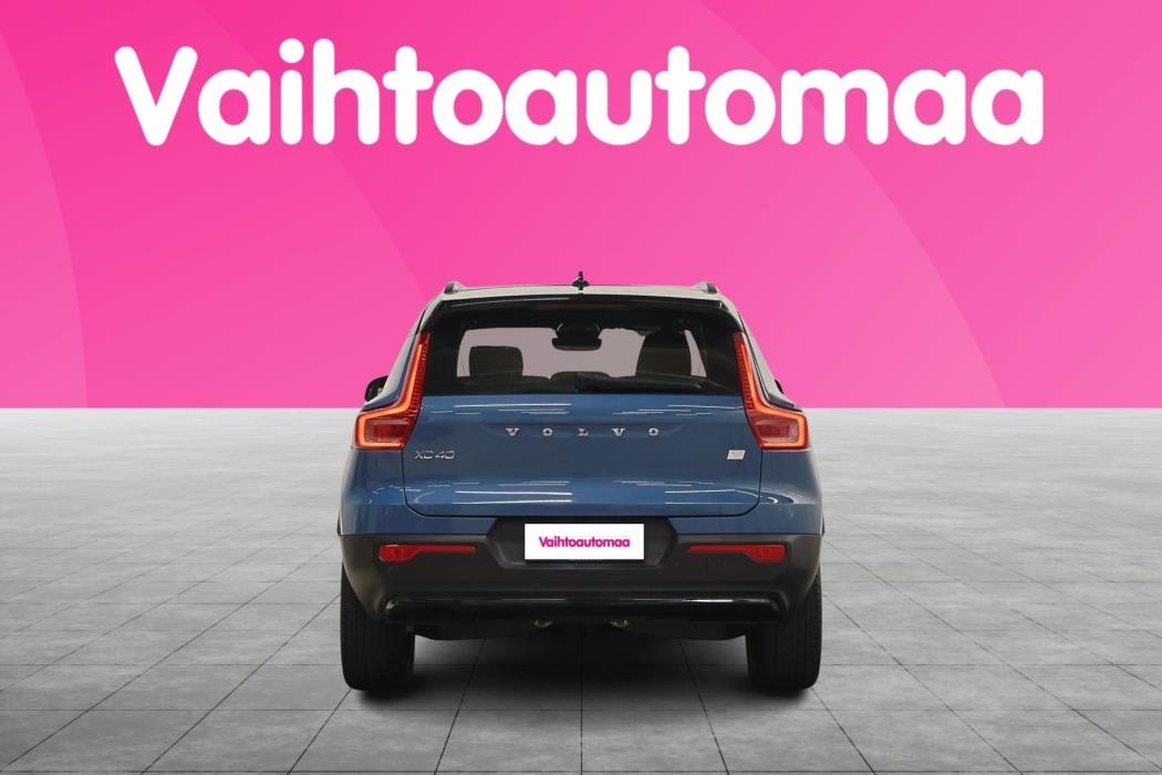 VOLVO XC40 2023