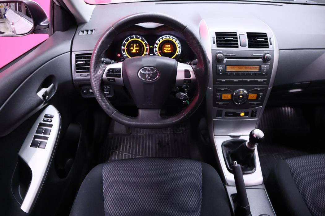 TOYOTA Corolla 2012
