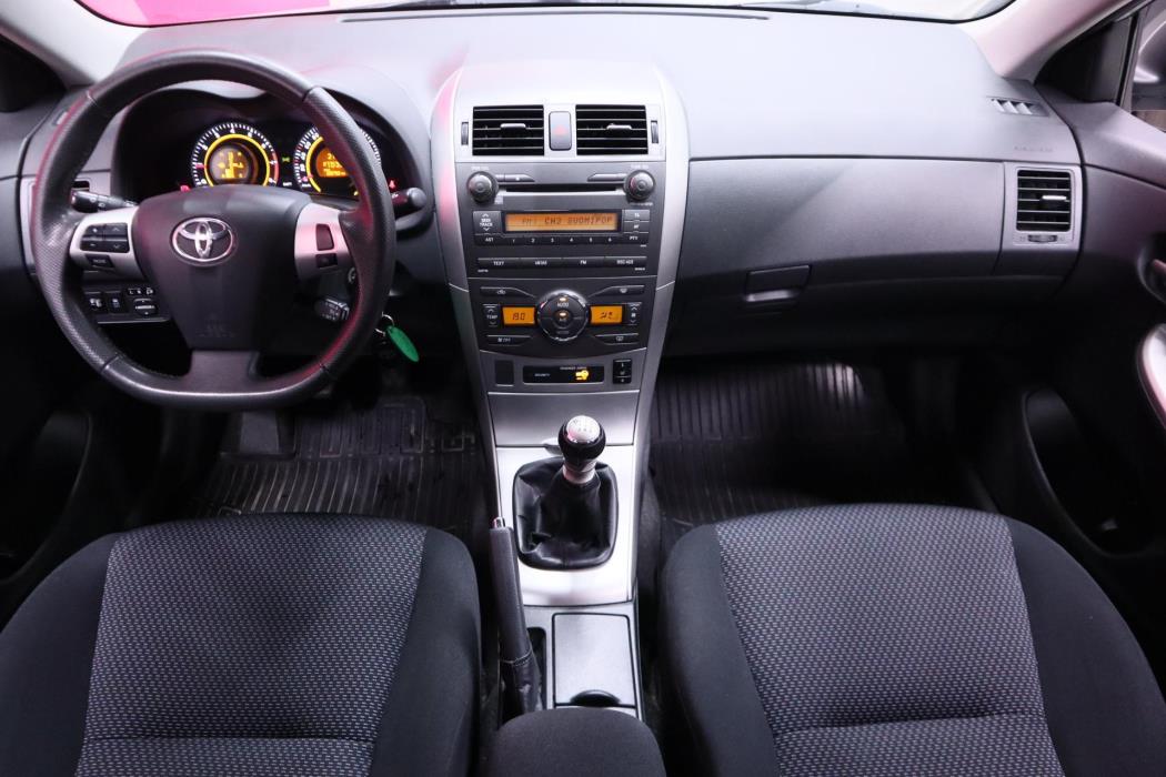TOYOTA Corolla 2012