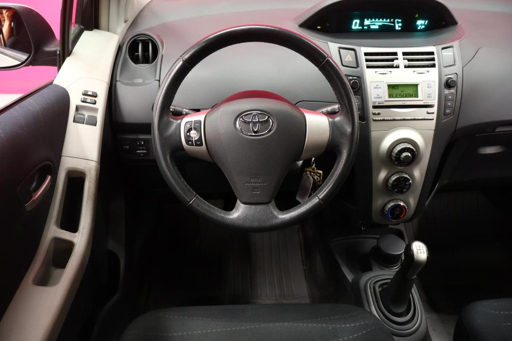 TOYOTA Yaris 2008