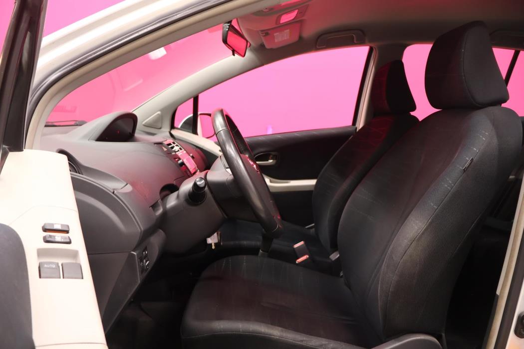 TOYOTA Yaris 2008
