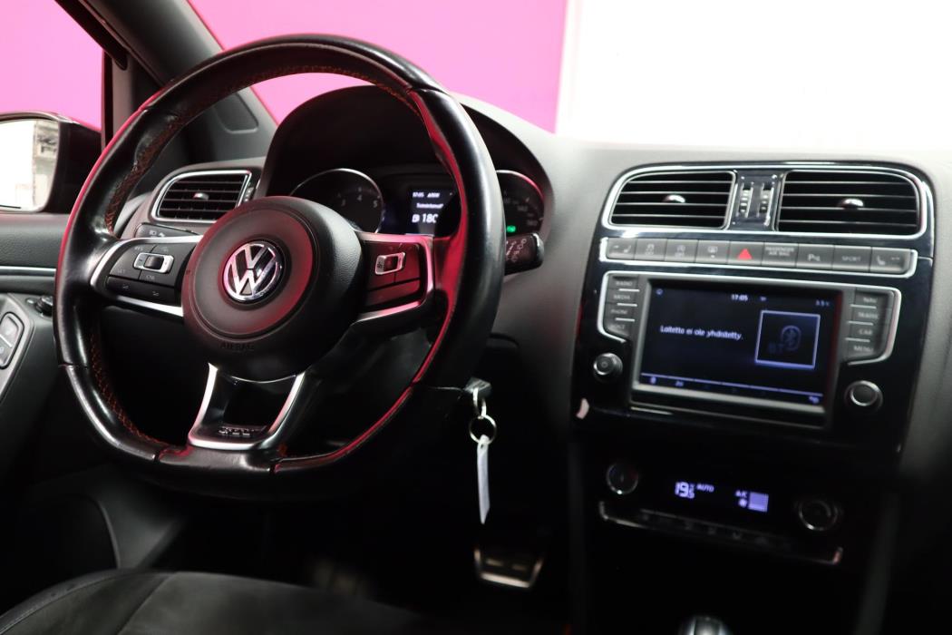 VOLKSWAGEN Polo 2016