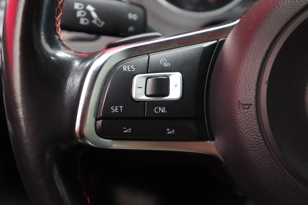 VOLKSWAGEN Polo 2016