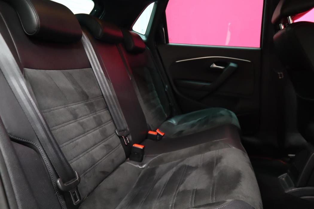 VOLKSWAGEN Polo 2016