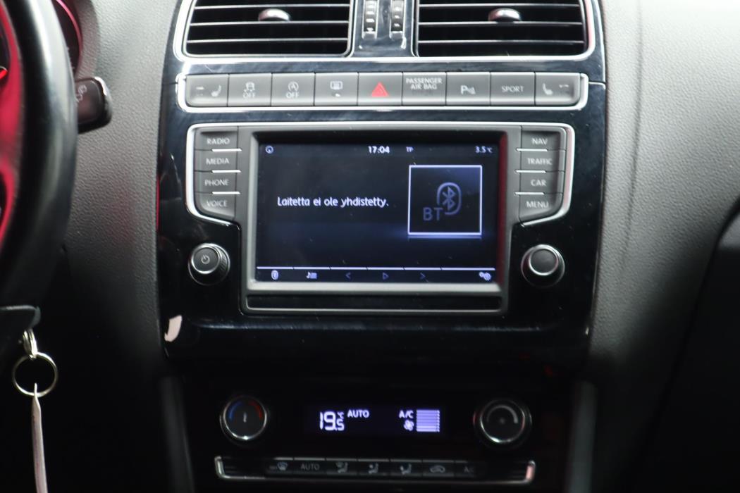 VOLKSWAGEN Polo 2016