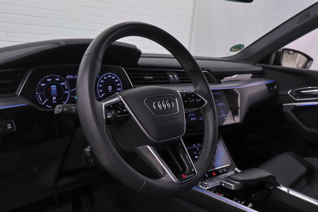 AUDI e-tron 2023