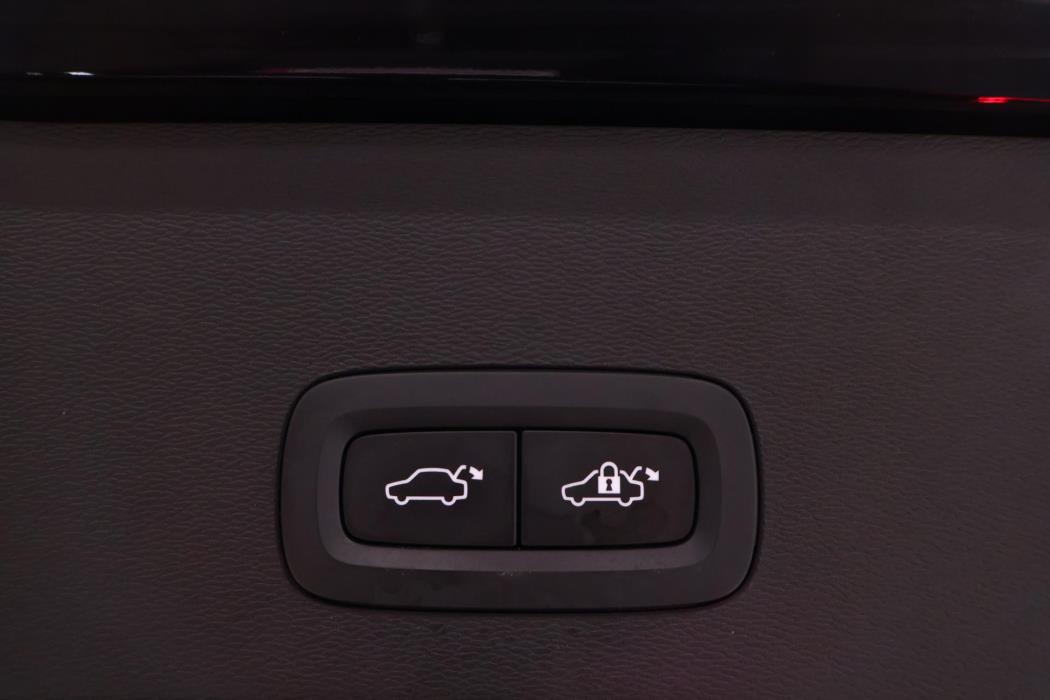 VOLVO C40 2023