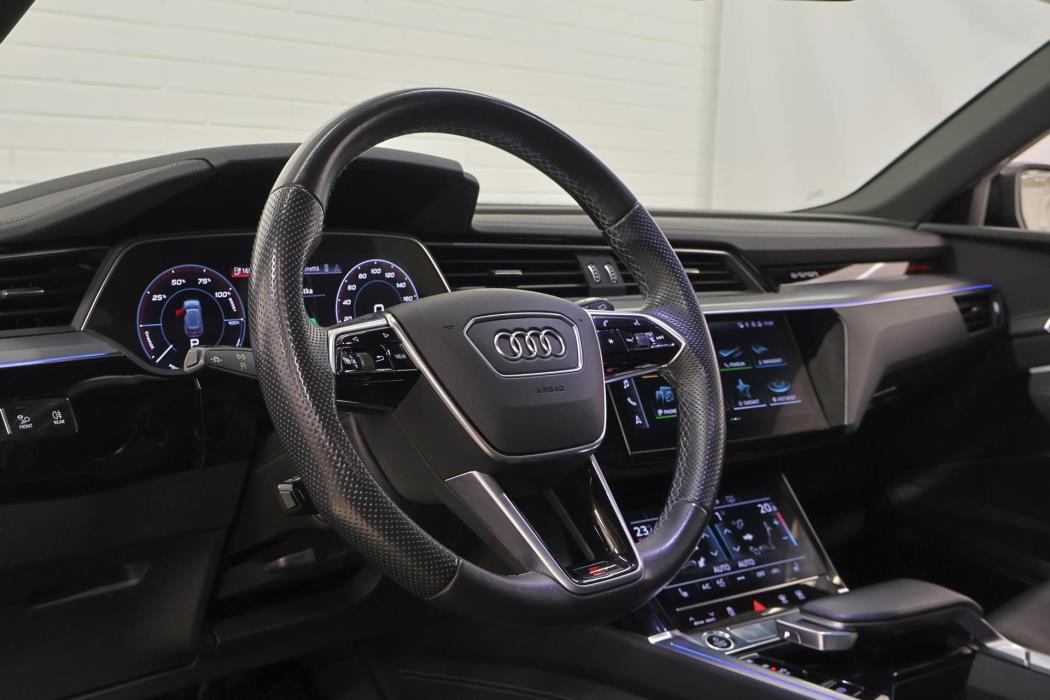 AUDI e-tron 2022