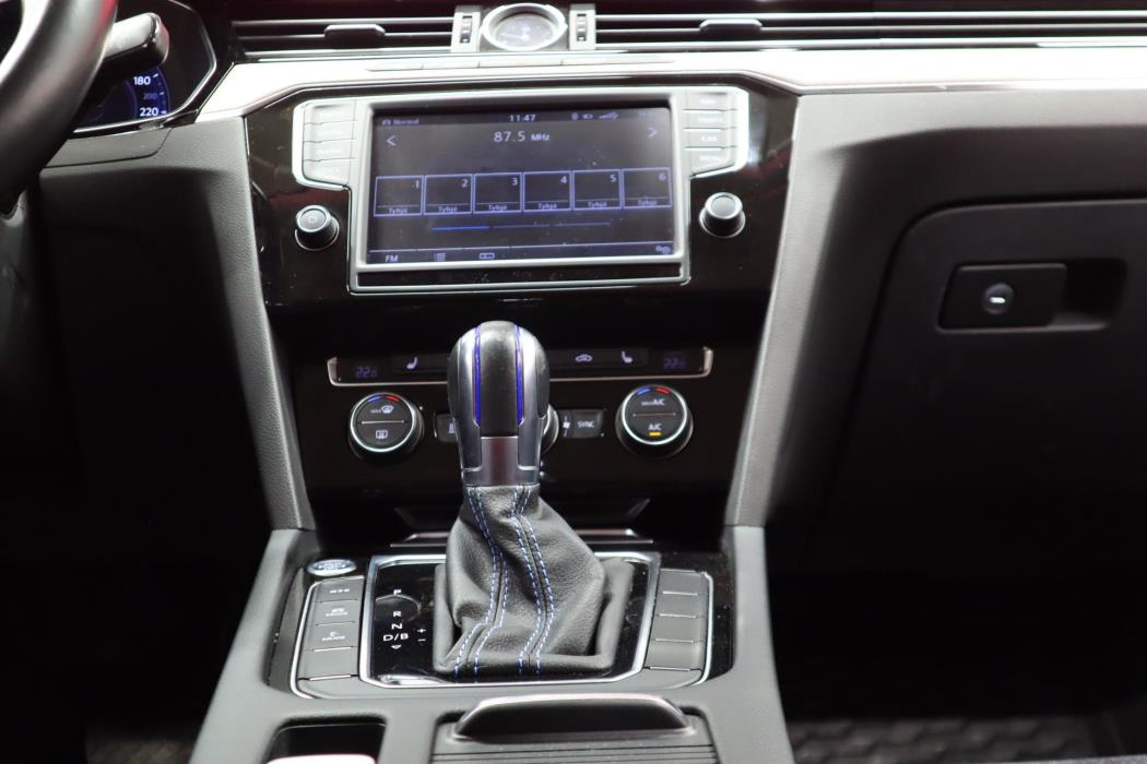 VOLKSWAGEN Passat 2017