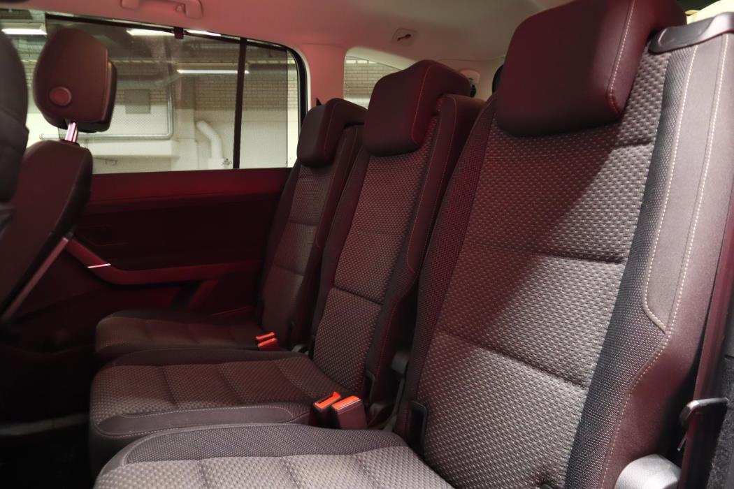 VOLKSWAGEN Touran 2018