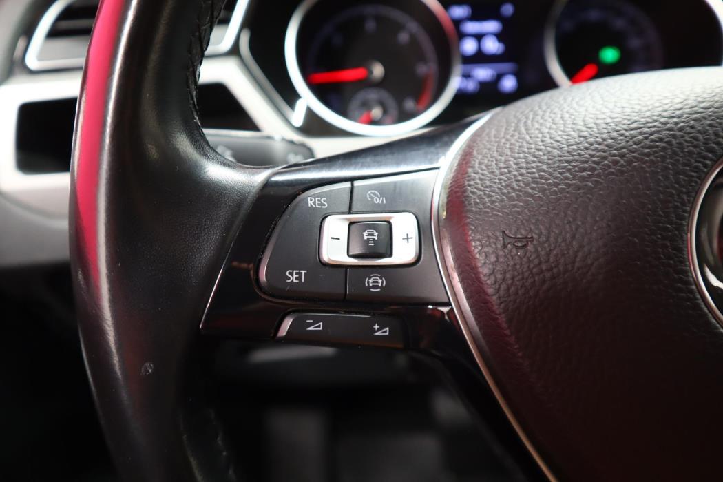 VOLKSWAGEN Touran 2018