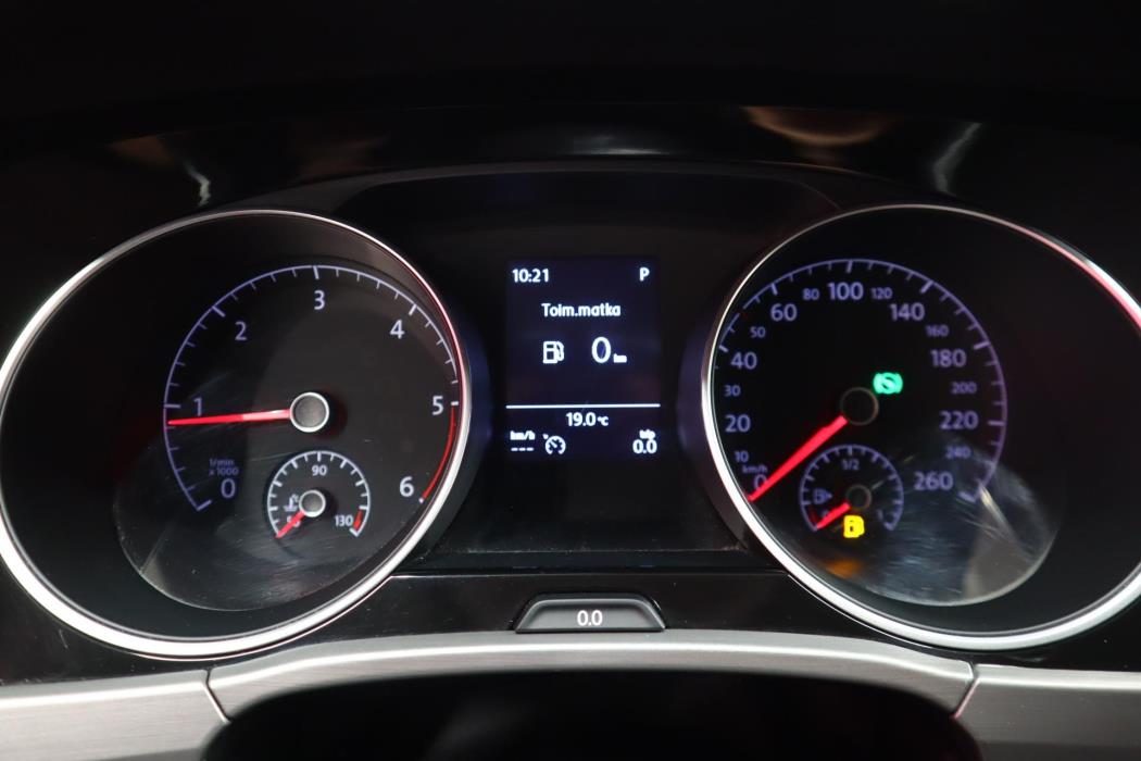 VOLKSWAGEN Touran 2018