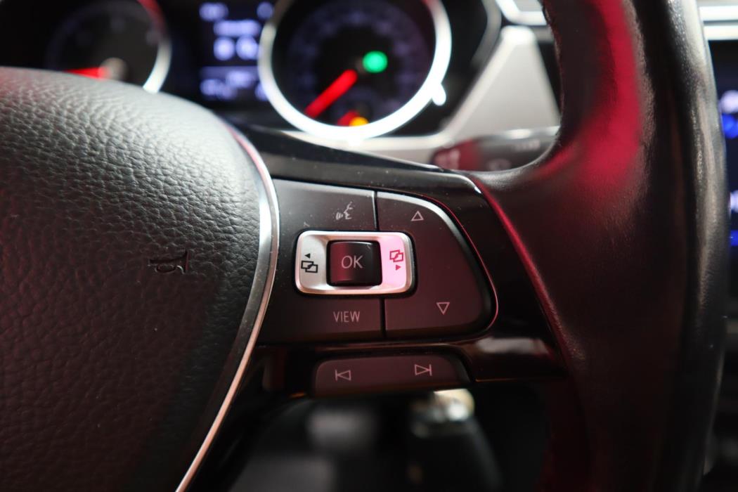 VOLKSWAGEN Touran 2018