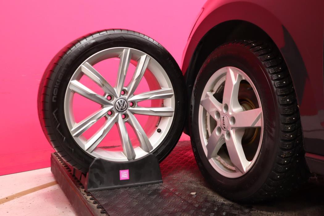 VOLKSWAGEN Touran 2018