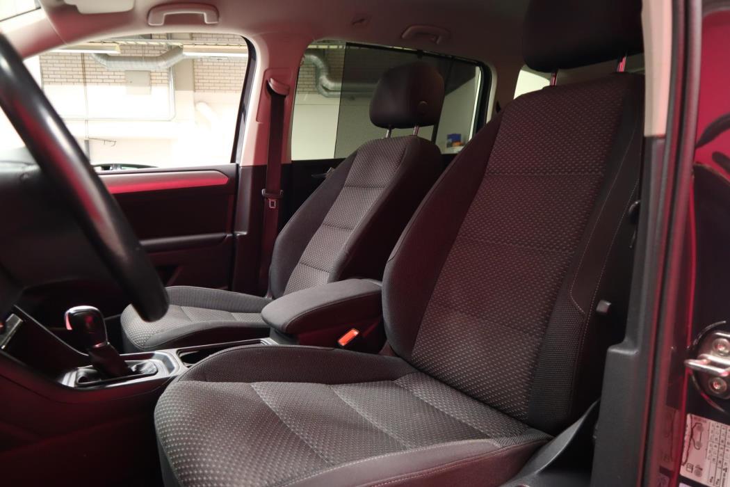 VOLKSWAGEN Touran 2018