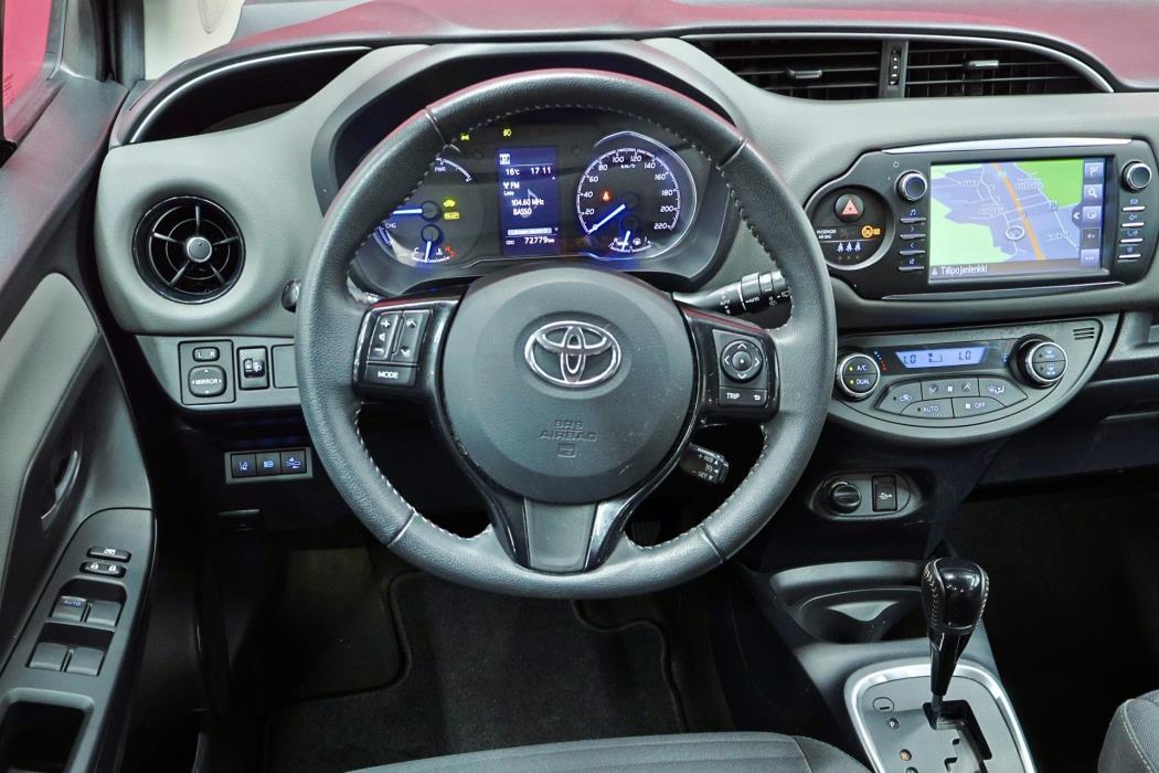 TOYOTA Yaris 2018
