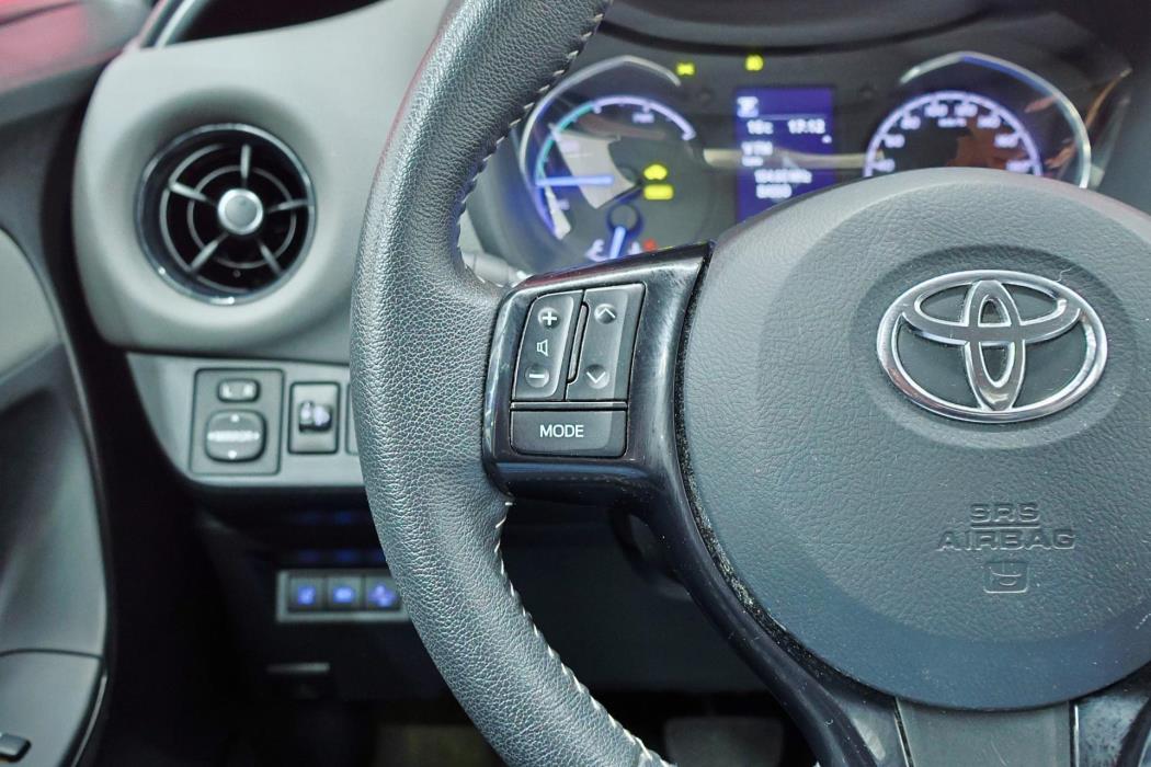 TOYOTA Yaris 2018