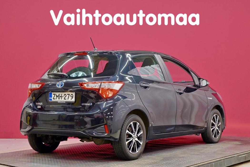 TOYOTA Yaris 2018