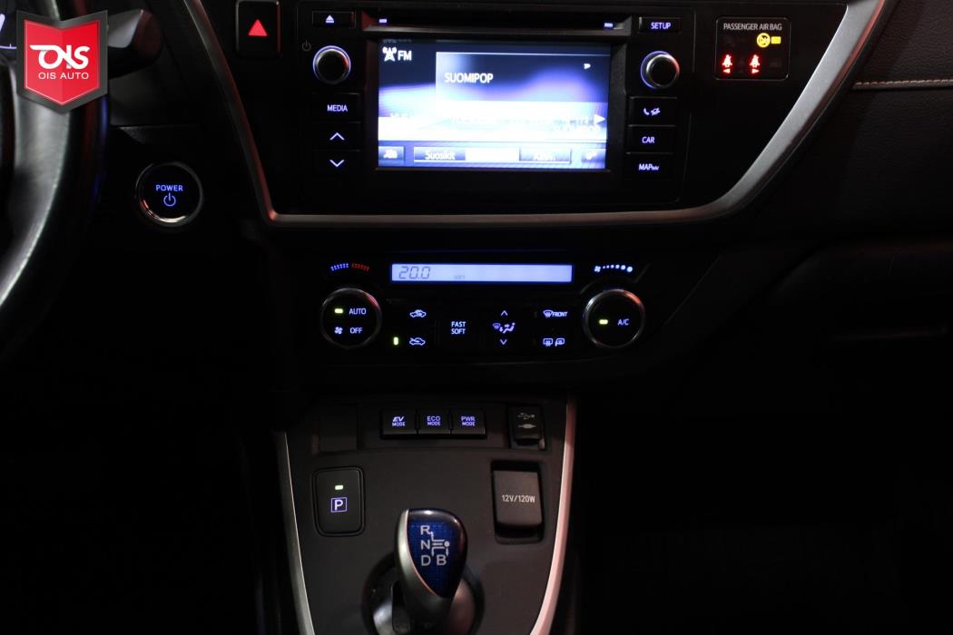 TOYOTA Auris 2015