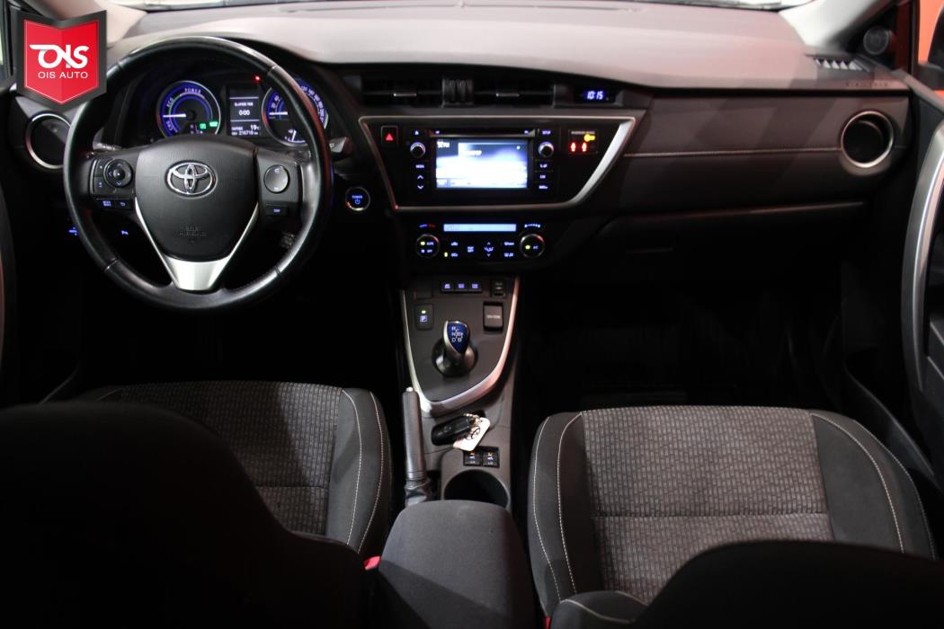 TOYOTA Auris 2015