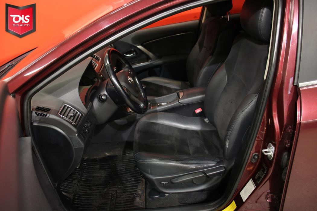 TOYOTA Avensis 2012