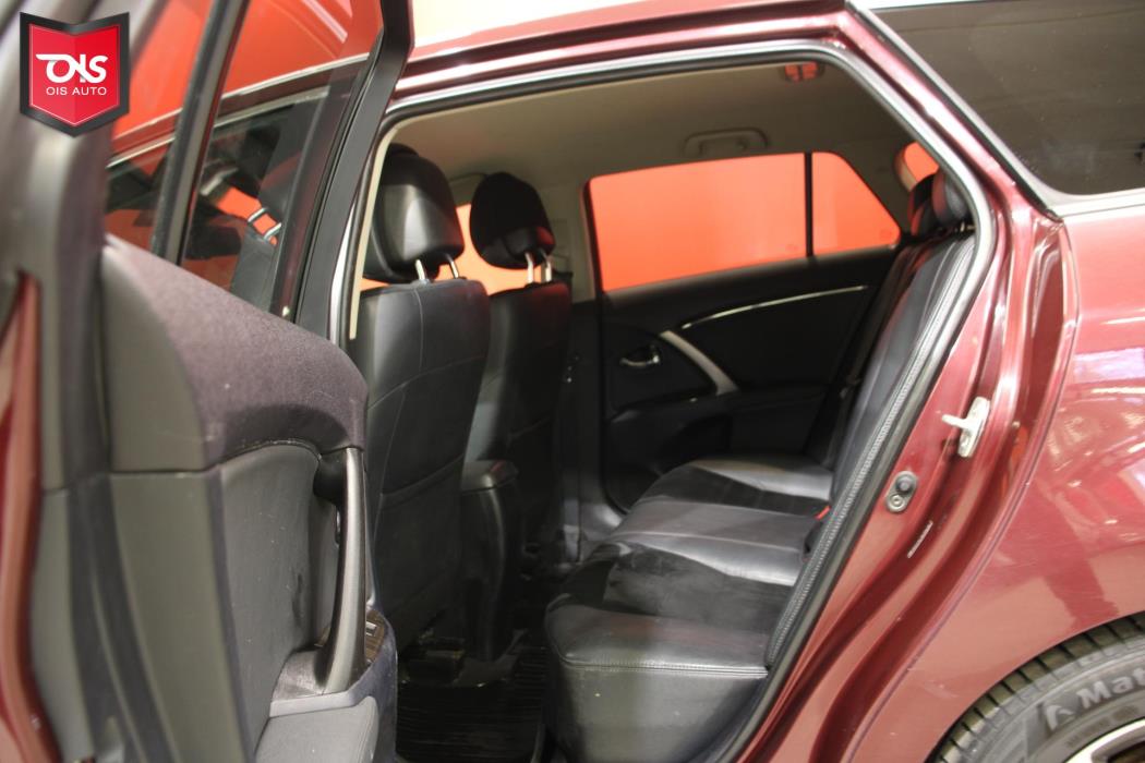 TOYOTA Avensis 2012