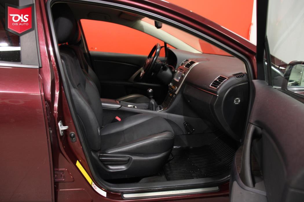 TOYOTA Avensis 2012