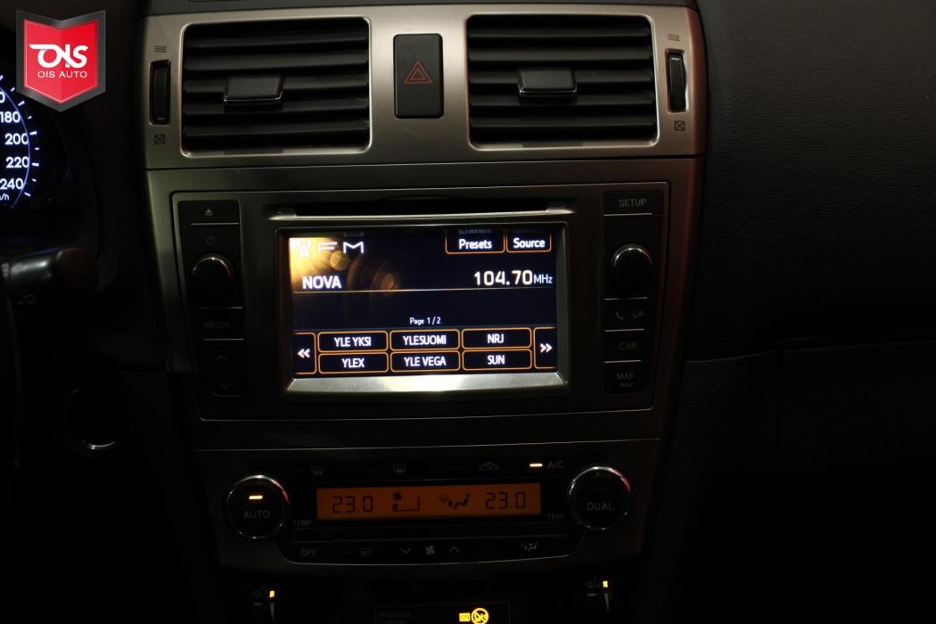 TOYOTA Avensis 2012