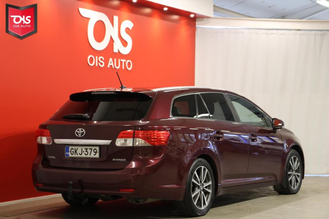 TOYOTA Avensis 2012