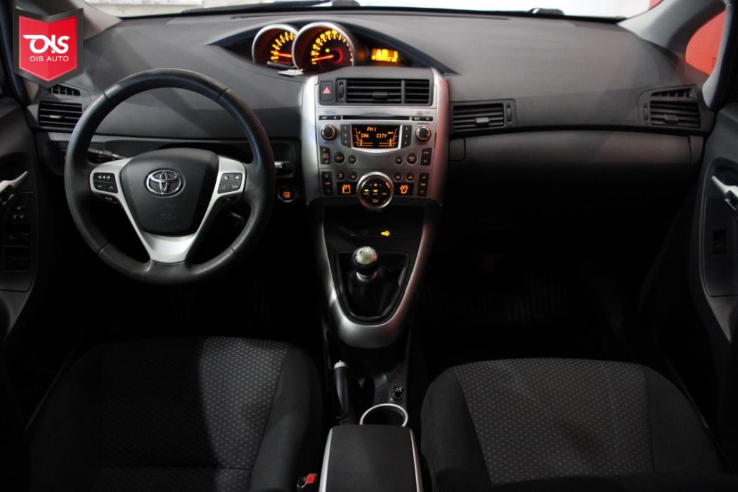 TOYOTA Verso 2010