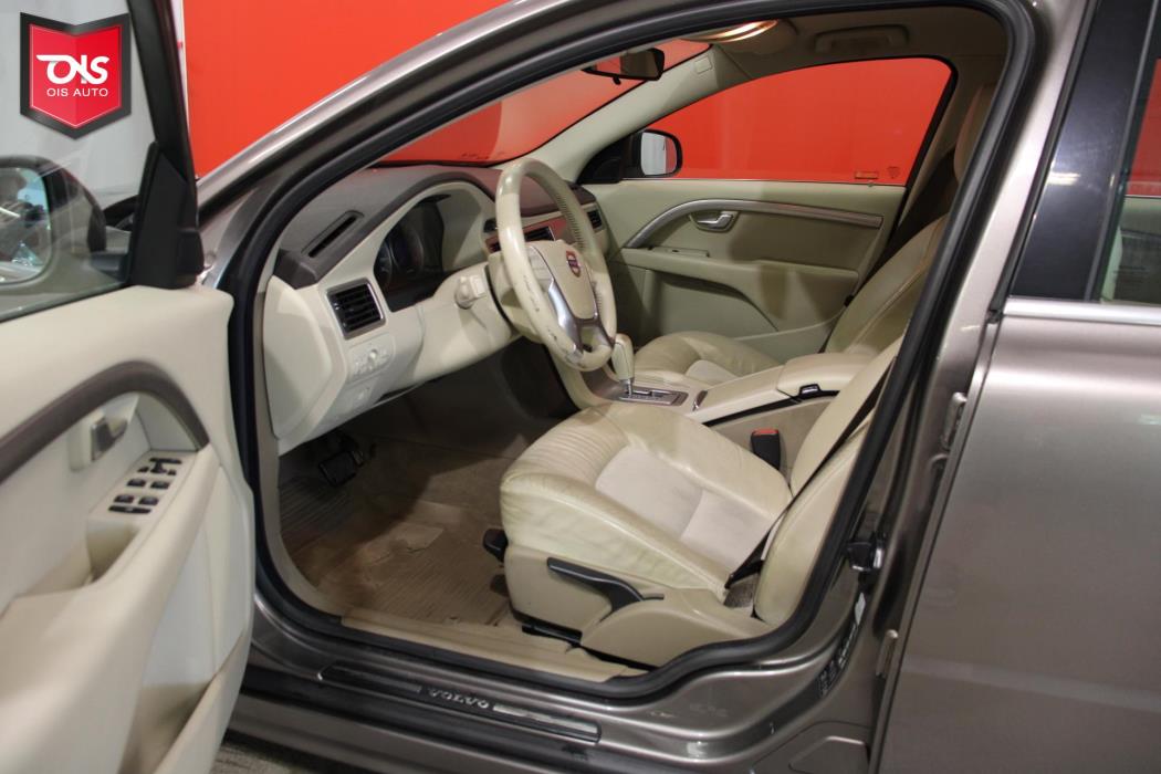 VOLVO V70 2010