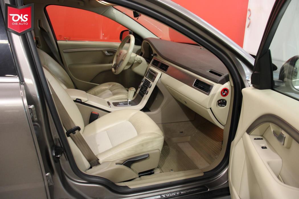 VOLVO V70 2010