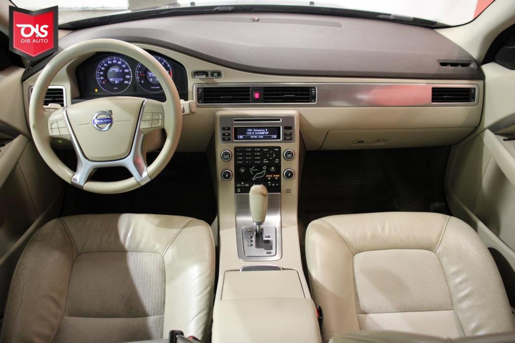 VOLVO V70 2010