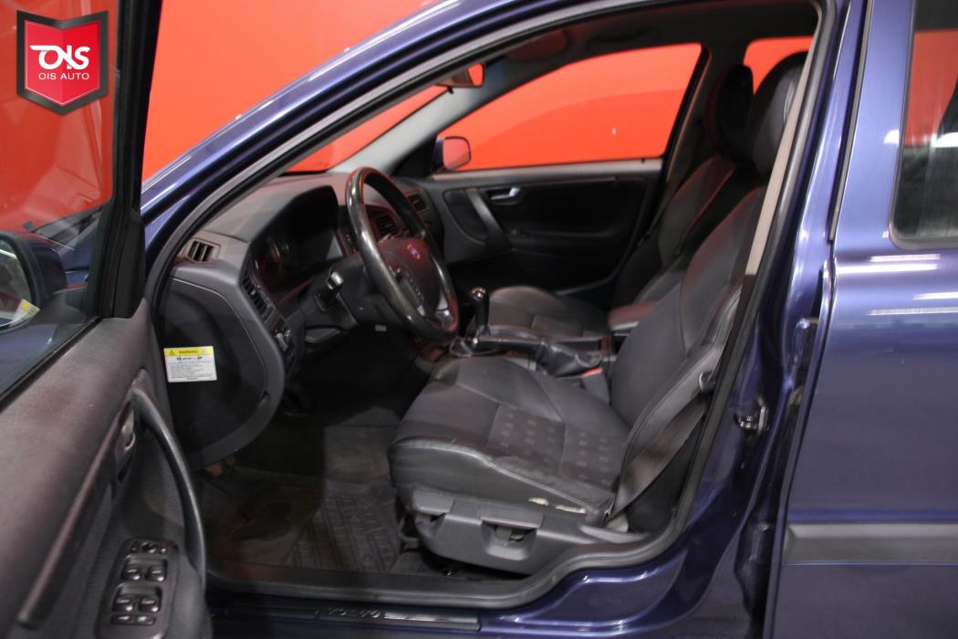 VOLVO V70 2004