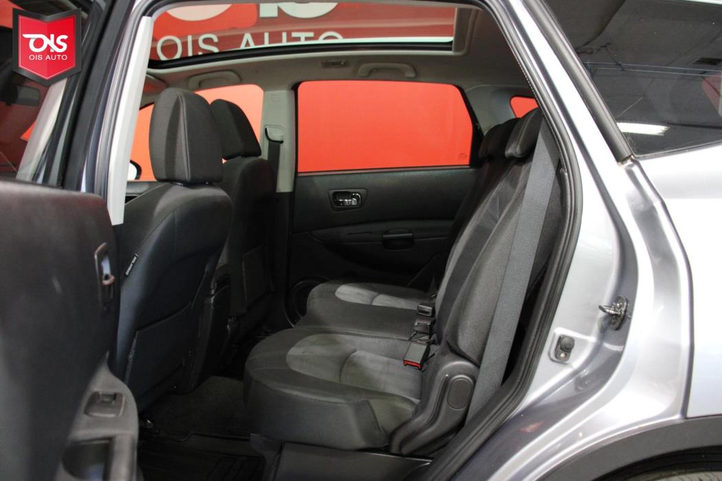 NISSAN Qashqai+2 2010