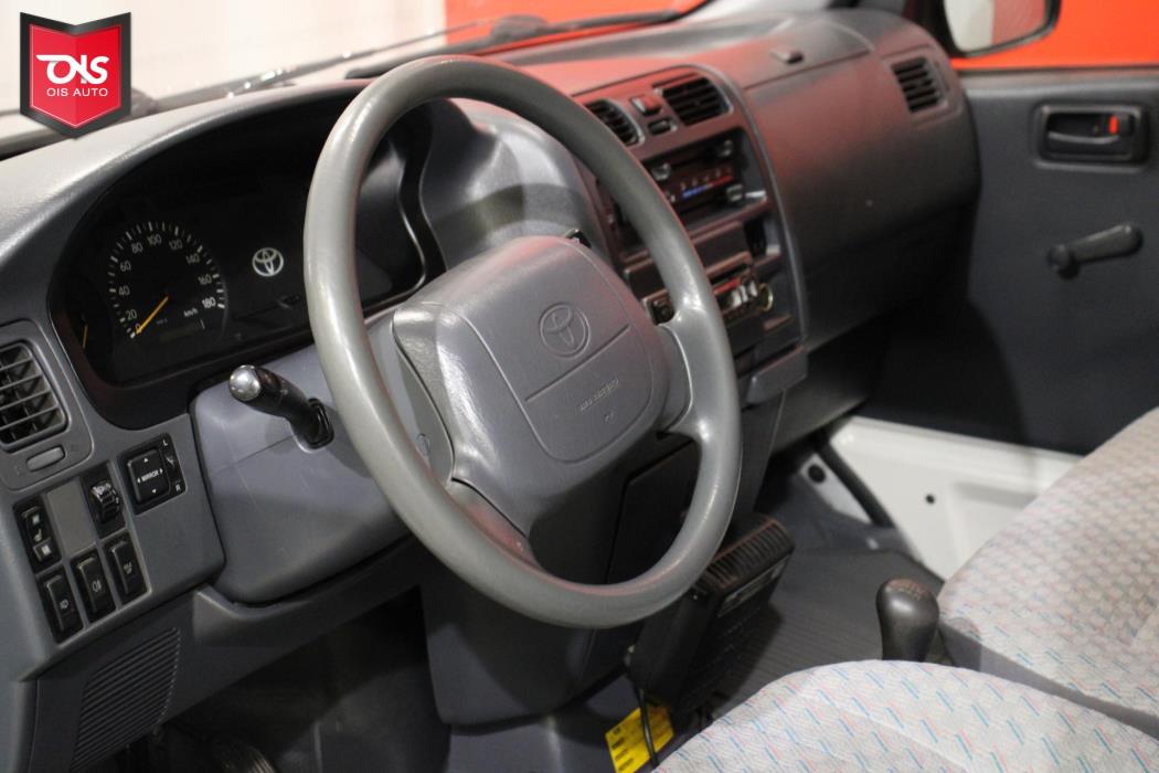 TOYOTA Hiace 2004