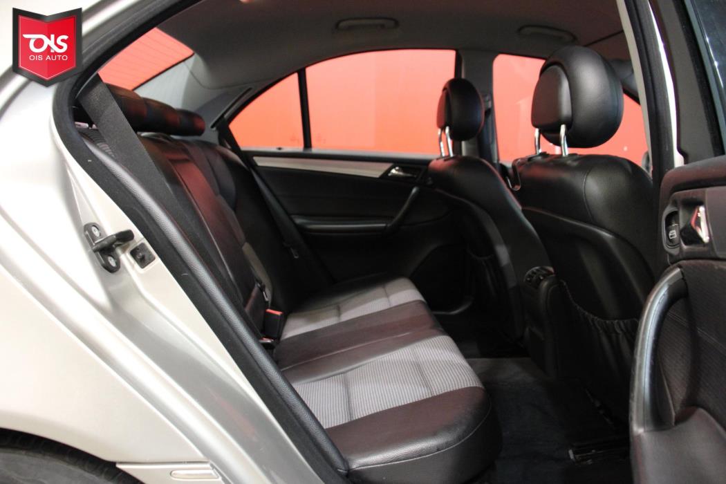 MERCEDES-BENZ C 2004