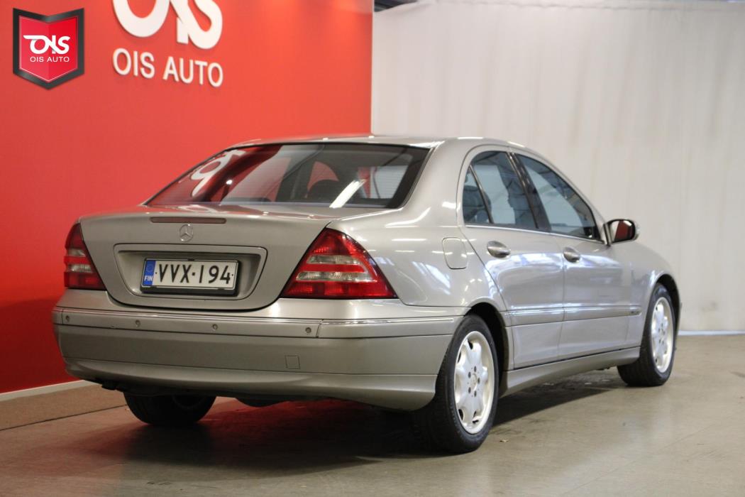 MERCEDES-BENZ C 2004