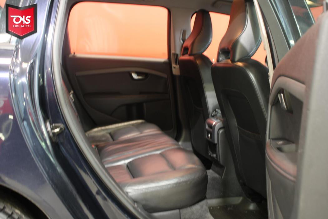 VOLVO V70 2011
