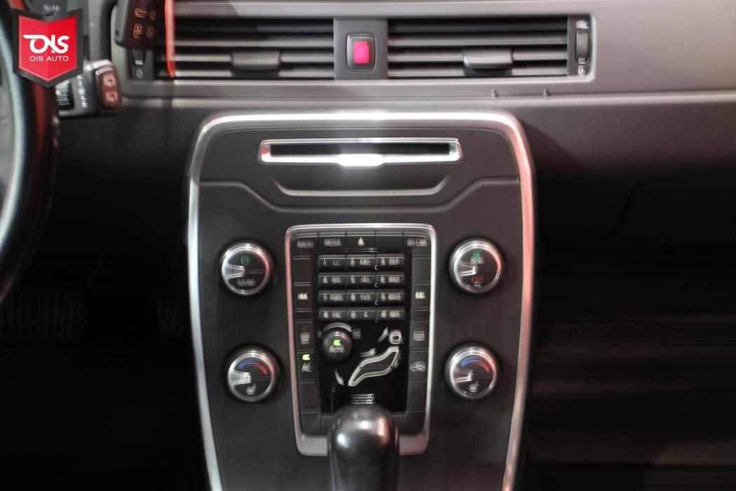 VOLVO V70 2011
