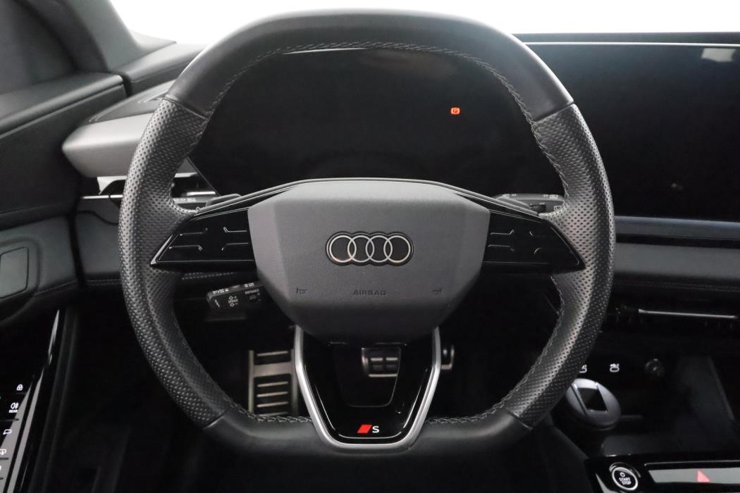 AUDI Q6 e-tron 2024