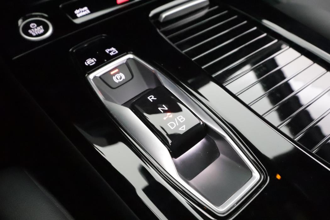 AUDI Q6 e-tron 2024