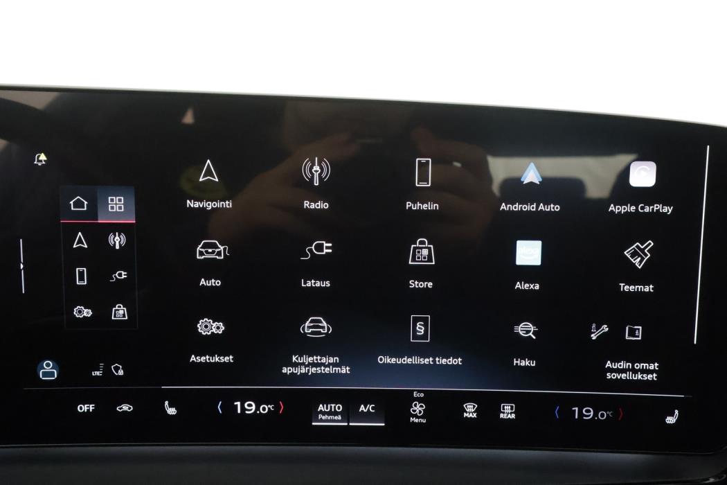 AUDI Q6 e-tron 2024