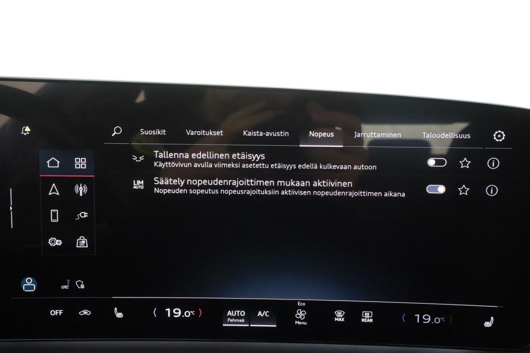 AUDI Q6 e-tron 2024