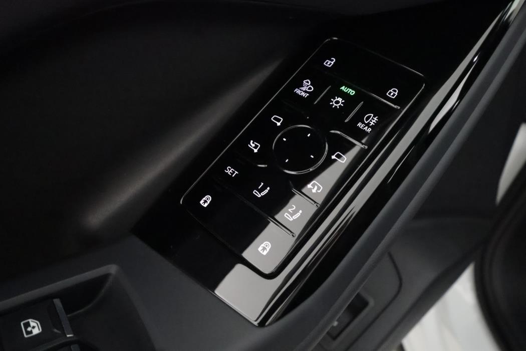 AUDI Q6 e-tron 2024